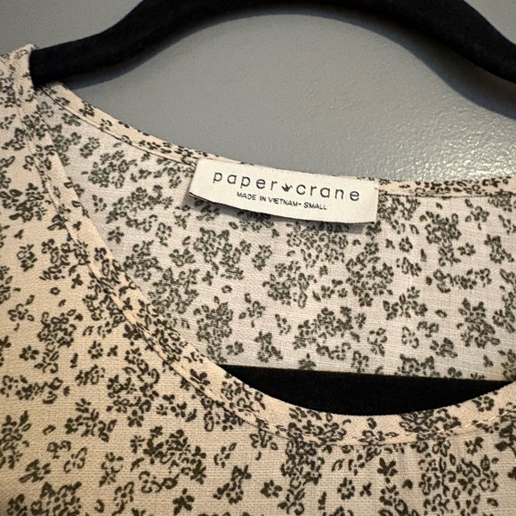 Floral Ruffle Bottom Short Sleeve Top - Picture 2 of 2